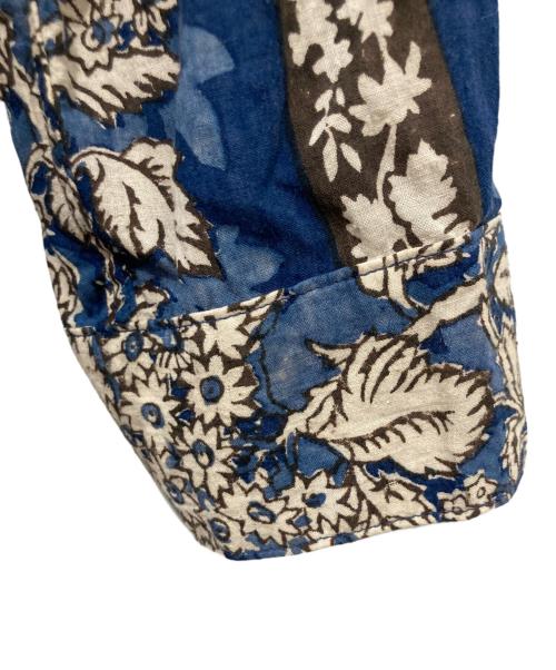 45R（フォーティファイブ・アール）45R (フォーティファイブ・アール) インドストライプフラワーブロックプリントの908スタンドグランパプルシャツ ブルー サイズ:2の古着・服飾アイテム