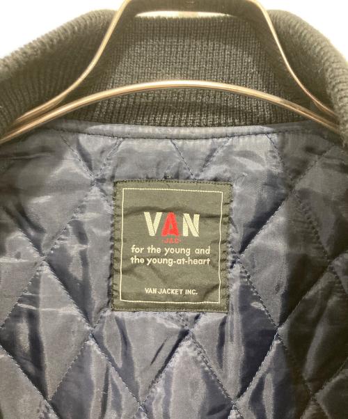 VAN（ヴァン）VAN (ヴァン) スタジャン ブラック×ベージュ サイズ:LLの古着・服飾アイテム