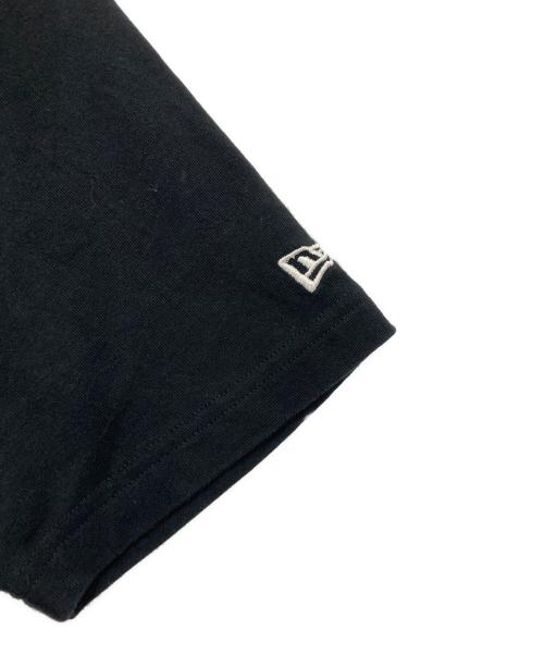 New Era（ニューエラ）New Era (ニューエラ) GROUND Y (グラウンドワイ) コラボロゴ刺繍プリントTシャツ ブラック サイズ:XLの古着・服飾アイテム