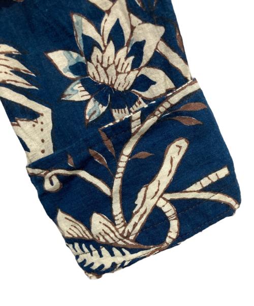 45R（フォーティファイブ・アール）45R (フォーティファイブ・アール) 更紗ブロックプリントの908オーシャンちび衿プルシャツ ネイビー×ホワイト サイズ:2の古着・服飾アイテム