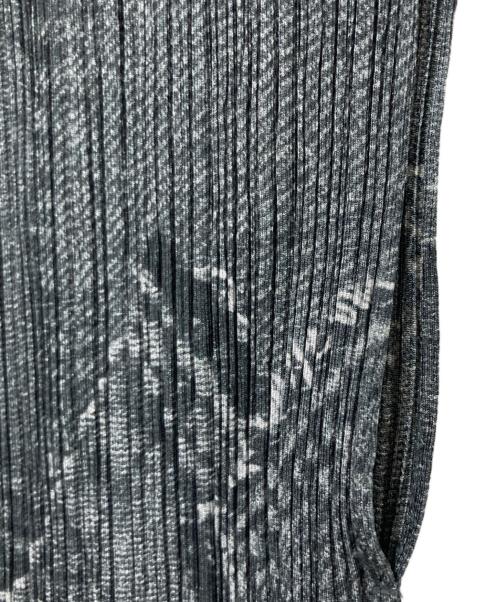 PLEATS PLEASE（プリーツプリーズ）PLEATS PLEASE (プリーツプリーズ) パッチデニム転写ハイネックノースリーブカットソー ブラック サイズ:3の古着・服飾アイテム