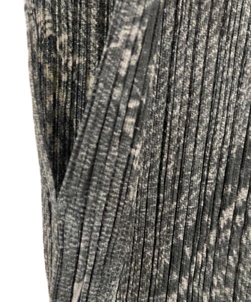 PLEATS PLEASE（プリーツプリーズ）PLEATS PLEASE (プリーツプリーズ) パッチデニム転写ハイネックノースリーブカットソー ブラック サイズ:3の古着・服飾アイテム