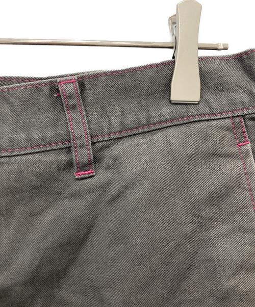 COMME des GARCONS HOMME（コムデギャルソン オム）COMME des GARCONS HOMME (コムデギャルソン オム) ピンクステッチコットンパンツ グレー サイズ:Mの古着・服飾アイテム
