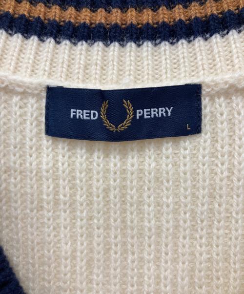 FRED PERRY（フレッドペリー）FRED PERRY (フレッドペリー) Vネックニット ベージュ サイズ:Lの古着・服飾アイテム