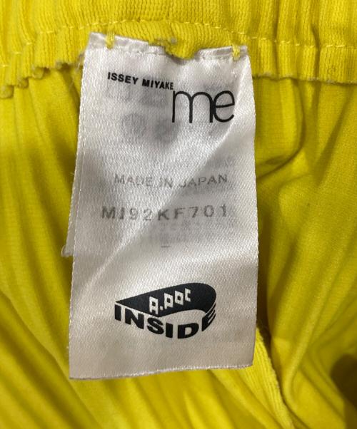 me ISSEY MIYAKE（ミーイッセイ ミヤケ）me ISSEY MIYAKE (ミーイッセイ ミヤケ) プリーツパンツ イエロー サイズ:　の古着・服飾アイテム