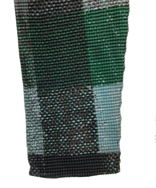 me ISSEY MIYAKE（ミーイッセイ ミヤケ）me ISSEY MIYAKE (ミーイッセイ ミヤケ) プリーツカットソー グリーン サイズ:-の古着・服飾アイテム