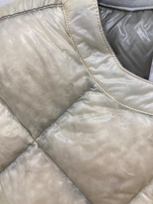 and wander（アンドワンダー）and wander (アンドワンダー) diamond stitch down vest アイボリー サイズ:Lの古着・服飾アイテム