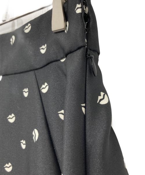DOUBLE STANDARD CLOTHING（ダブルスタンダードクロージング）DOUBLE STANDARD CLOTHING (ダブルスタンダードクロージング) サテンプリントフレアースカート ブラック サイズ:38の古着・服飾アイテム