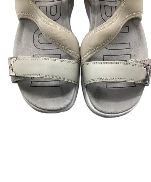 MBT（エムビーティー）MBT (エムビーティー) AZA TAUPE グレー サイズ:23.7の古着・服飾アイテム