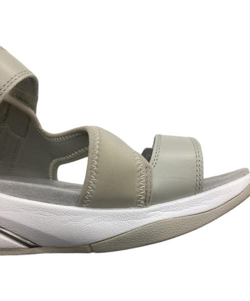 MBT（エムビーティー）MBT (エムビーティー) AZA TAUPE グレー サイズ:23.7の古着・服飾アイテム