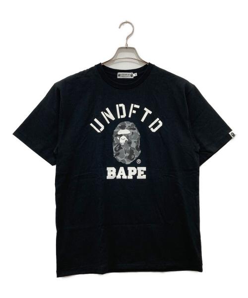 A BATHING APE（ア ベイシング エイプ）A BATHING APE (ア ベイシング エイプ) UNDEFEATED (アンディフィーテッド) COLLEGE Tシャツ ブラック サイズ:XLの古着・服飾アイテム