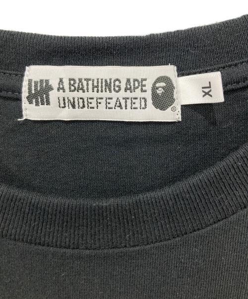 A BATHING APE（ア ベイシング エイプ）A BATHING APE (ア ベイシング エイプ) UNDEFEATED (アンディフィーテッド) COLLEGE Tシャツ ブラック サイズ:XLの古着・服飾アイテム