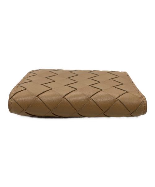 BOTTEGA VENETA（ボッテガベネタ）BOTTEGA VENETA (ボッテガベネタ) NAPPA イントレチャート二つ折り財布 ベージュの古着・服飾アイテム