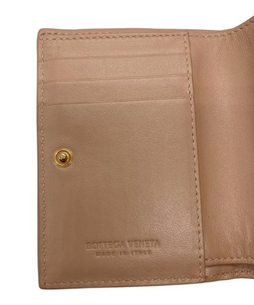 BOTTEGA VENETA（ボッテガベネタ）BOTTEGA VENETA (ボッテガベネタ) NAPPA イントレチャート二つ折り財布 ベージュの古着・服飾アイテム