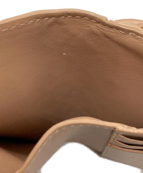 BOTTEGA VENETA（ボッテガベネタ）BOTTEGA VENETA (ボッテガベネタ) NAPPA イントレチャート二つ折り財布 ベージュの古着・服飾アイテム
