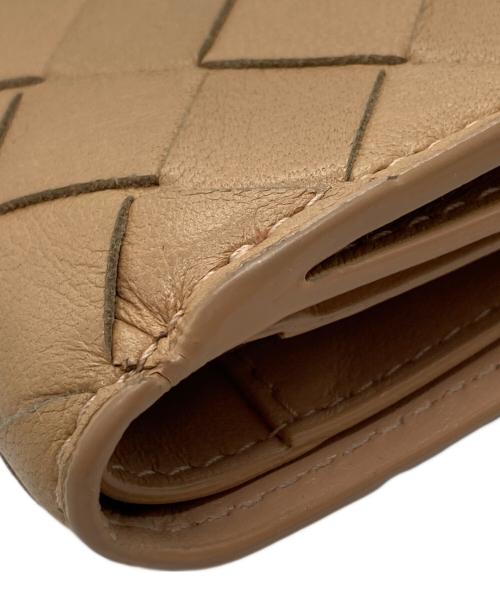 BOTTEGA VENETA（ボッテガベネタ）BOTTEGA VENETA (ボッテガベネタ) NAPPA イントレチャート二つ折り財布 ベージュの古着・服飾アイテム