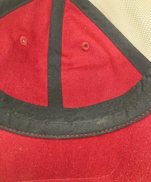 stussy（ステューシー）stussy (ステューシー) LOW PROFILE WORKGEAR STRAPBACK アイボリー×レッドの古着・服飾アイテム