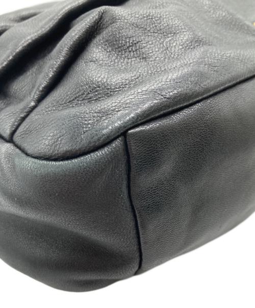 MIU MIU（ミュウミュウ）MIU MIU (ミュウミュウ) レザーショルダーバッグ ブラックの古着・服飾アイテム