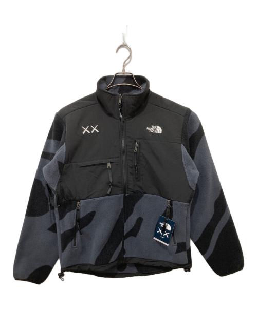 THE NORTH FACE（ザ ノース フェイス）THE NORTH FACE (ザ ノース フェイス) KAWS (カウズ) 95 DENARI JACKET/フリースジャケット ブラック×グレー サイズ:Sの古着・服飾アイテム