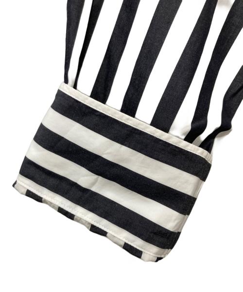 COMME des GARCONS HOMME PLUS（コムデギャルソンオムプリュス）COMME des GARCONS HOMME PLUS (コムデギャルソンオムプリュス) アシンメトリックヘムストライプシャツ グレー×ホワイト サイズ:Lの古着・服飾アイテム