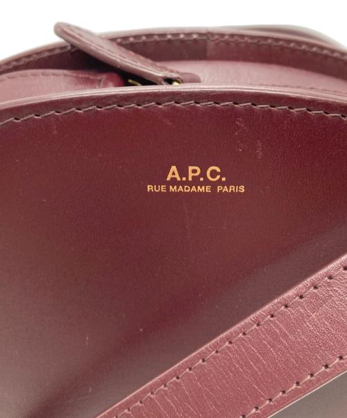A.P.C.（アーペーセー）A.P.C. (アーペーセー) ハーフムーンショルダーバッグ ワインレッドの古着・服飾アイテム
