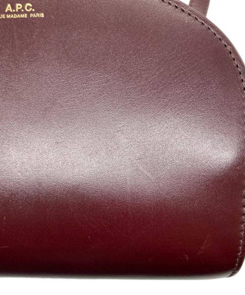 A.P.C.（アーペーセー）A.P.C. (アーペーセー) ハーフムーンショルダーバッグ ワインレッドの古着・服飾アイテム