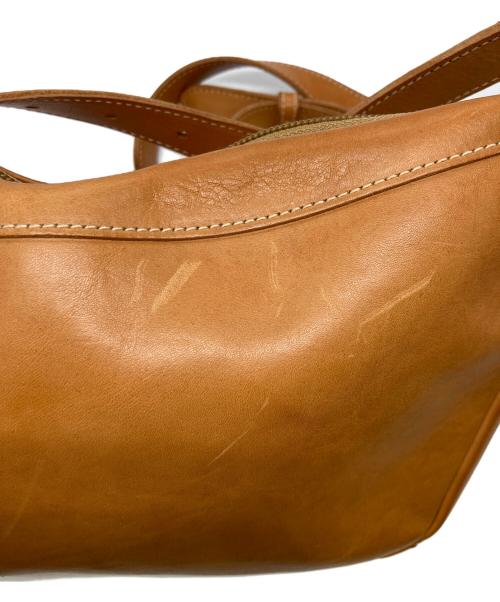 IL BISONTE（イル ビゾンテ）IL BISONTE (イル ビゾンテ) クロスボディーバッグ ベージュの古着・服飾アイテム