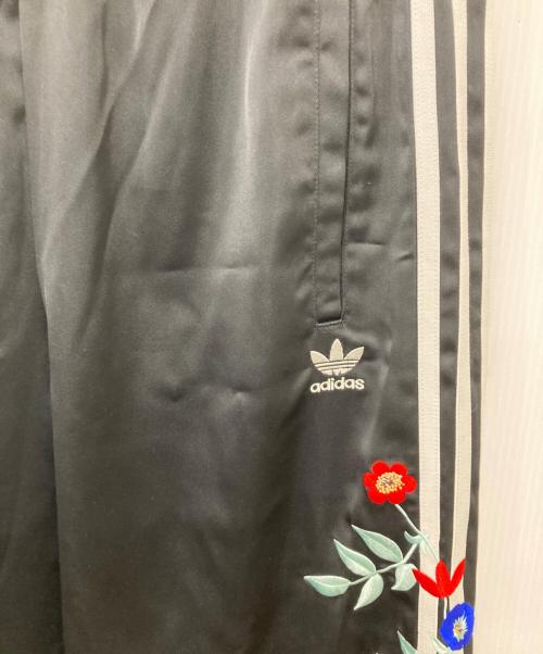 adidas（アディダス）adidas (アディダス) Graphics Floral Firebird Track Pants ブラック サイズ:Lの古着・服飾アイテム