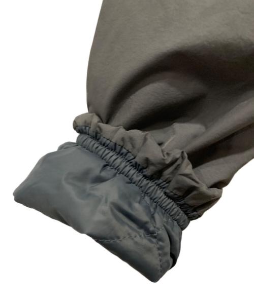 10YC（テンワイシー）10YC (テンワイシー) ノーカーラー中綿ジャケット グレー サイズ:Lの古着・服飾アイテム