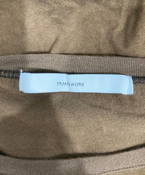 FRAMeWORK（フレームワーク）FRAMeWORK (フレームワーク) haru (ハル) コラボロゴTEE 2 ブラウン サイズ:Freeの古着・服飾アイテム