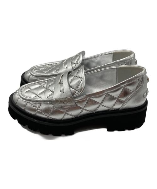 MICHAEL KORS（マイケル・コース）MICHAEL KORS (マイケル・コース) スタッズメタリックローファー シルバー サイズ:5Mの古着・服飾アイテム