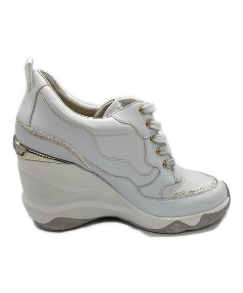 +DIANA（プラスダイアナ）+DIANA (プラスダイアナ) インヒールスニーカー ホワイト サイズ:22.5ｃｍの古着・服飾アイテム