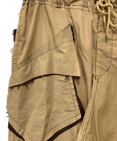 sulvam（サルバム）sulvam (サルバム) ナイロンデザインパンツ ベージュ サイズ:Mの古着・服飾アイテム