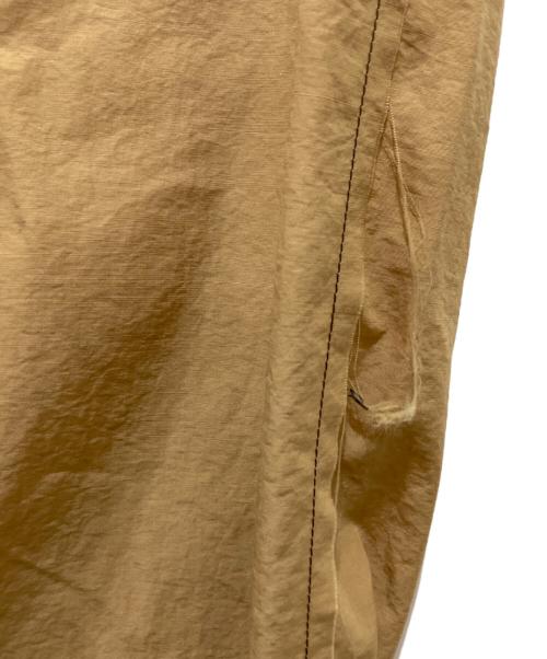sulvam（サルバム）sulvam (サルバム) ナイロンデザインパンツ ベージュ サイズ:Mの古着・服飾アイテム