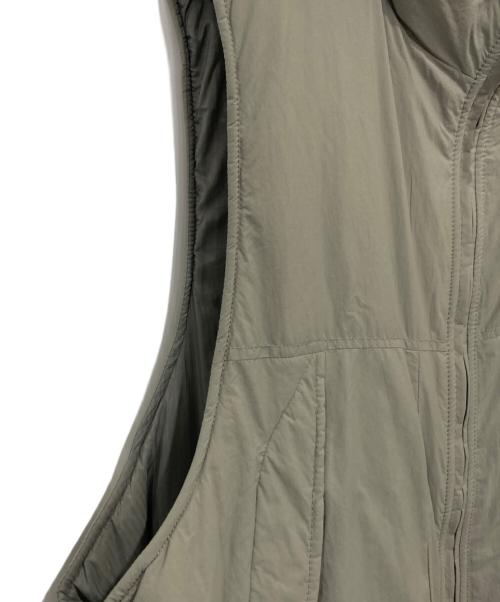 FREAK'S STORE（フリークスストア）FREAK'S STORE (フリークストア) プリマロフト中綿ベスト カーキ サイズ:Mの古着・服飾アイテム