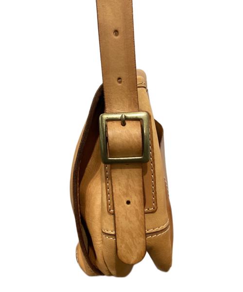 Herz（ヘルツ）Herz (ヘルツ) レザーショルダーバッグ ベージュの古着・服飾アイテム