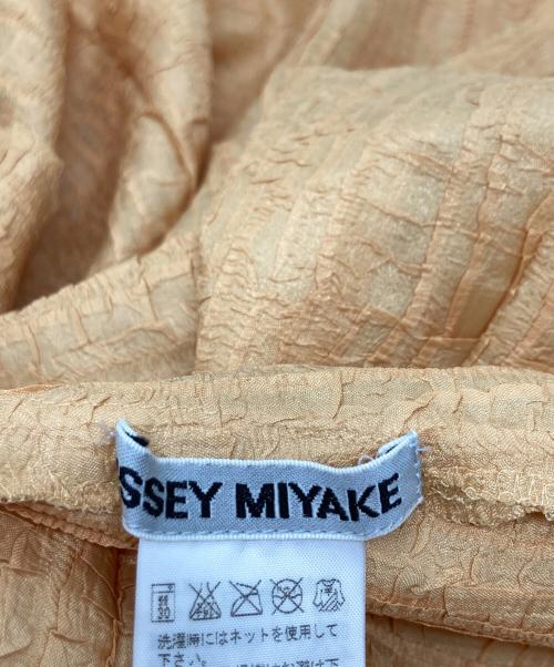 ISSEY MIYAKE（イッセイミヤケ）ISSEY MIYAKE (イッセイミヤケ) プリーツ加工半袖ワンピース イエロー サイズ:1の古着・服飾アイテム