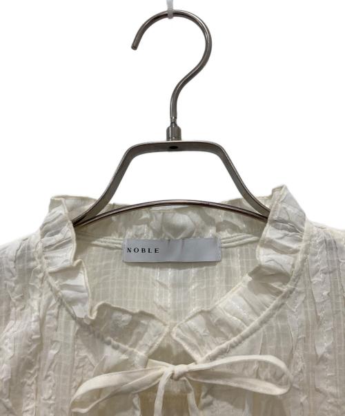 Noble（ノーブル）Noble (ノーブル) フリルブラウス ベージュ サイズ:FREEの古着・服飾アイテム