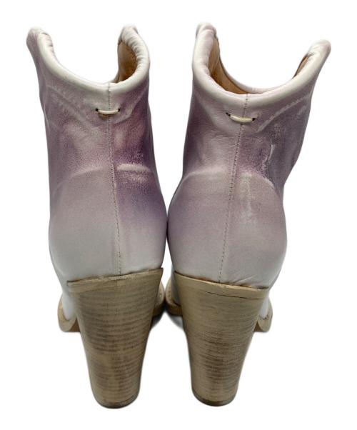 Maison Margiela22（メゾンマルジェラ22）Maison Margiela22 (メゾンマルジェラ22) ROSE EMBOSSED BOOTS ホワイト×パープル サイズ:37の古着・服飾アイテム