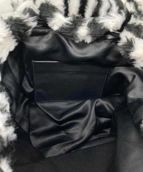 MOSCHINO（モスキーノ）MOSCHINO (モスキーノ) ゼブラ柄ファーリュック ホワイト×ブラックの古着・服飾アイテム