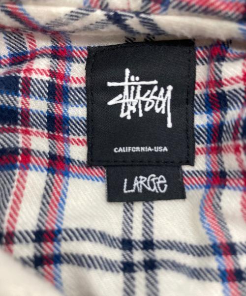 stussy（ステューシー）stussy (ステューシー) フーデッドチェックネルシャツ ホワイト×レッド サイズ:Lの古着・服飾アイテム