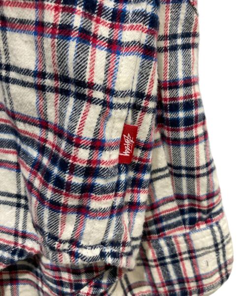 stussy（ステューシー）stussy (ステューシー) フーデッドチェックネルシャツ ホワイト×レッド サイズ:Lの古着・服飾アイテム