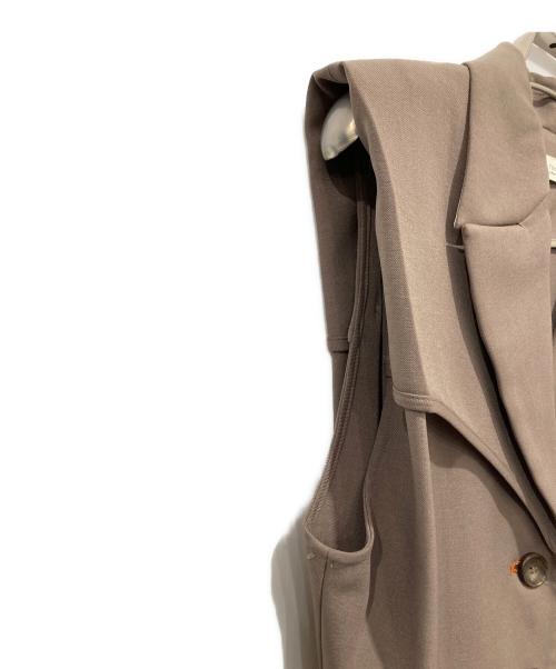 PUBLIC TOKYO（パブリックトウキョウ）PUBLIC TOKYO (パブリックトウキョウ) ショルダータックテーラードオールインワン ベージュ サイズ:2の古着・服飾アイテム