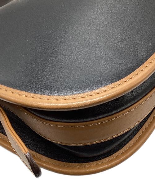 CELINE（セリーヌ）CELINE (セリーヌ) トリオンフロゴショルダーバッグ ブラック×ブラウンの古着・服飾アイテム