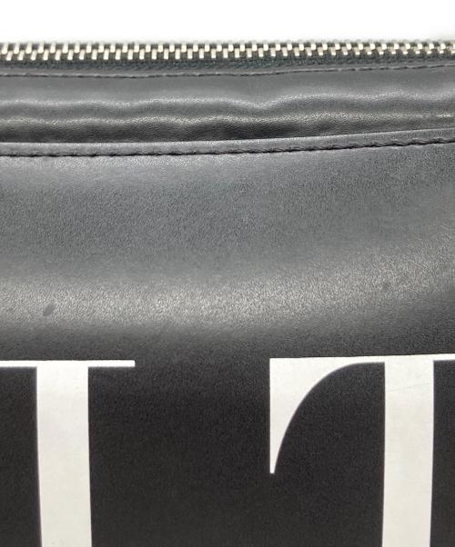 VALENTINO GARAVANI（ヴァレンティノ・ガラヴァーニ）VALENTINO GARAVANI (ヴァレンティノ・ガラヴァーニ) ショルダーバッグ ブラックの古着・服飾アイテム