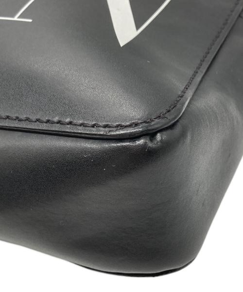 VALENTINO GARAVANI（ヴァレンティノ・ガラヴァーニ）VALENTINO GARAVANI (ヴァレンティノ・ガラヴァーニ) ショルダーバッグ ブラックの古着・服飾アイテム