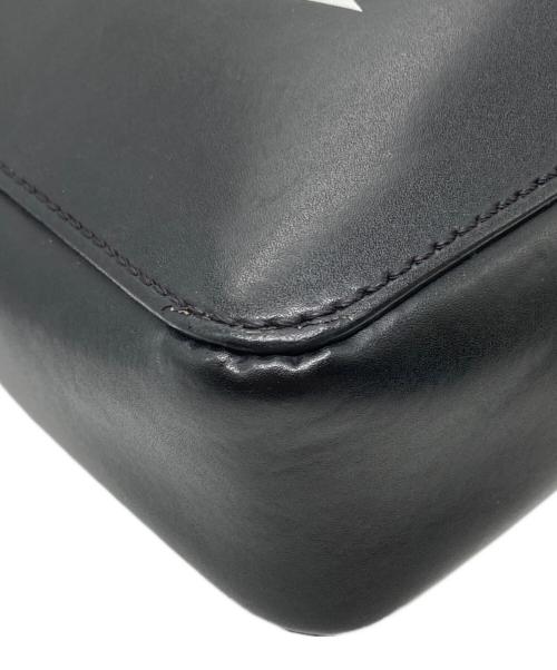 VALENTINO GARAVANI（ヴァレンティノ・ガラヴァーニ）VALENTINO GARAVANI (ヴァレンティノ・ガラヴァーニ) ショルダーバッグ ブラックの古着・服飾アイテム