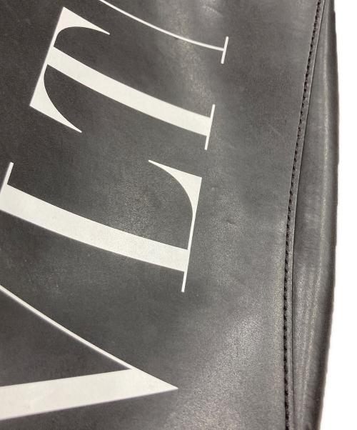 VALENTINO GARAVANI（ヴァレンティノ・ガラヴァーニ）VALENTINO GARAVANI (ヴァレンティノ・ガラヴァーニ) ショルダーバッグ ブラックの古着・服飾アイテム