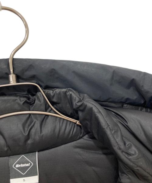 F.C.R.B.（エフシーレアルブリストル）F.C.R.B. (エフシーレアルブリストル) TOUR PADDED PARKA ブラック サイズ:Sの古着・服飾アイテム