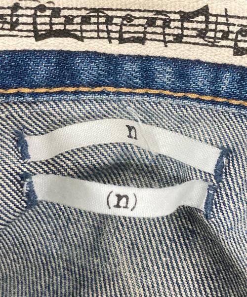 n(n) by NUMBER (N)INE（エヌエヌバイナンバーナイン）n(n) by NUMBER (N)INE (エヌエヌバイナンバーナイン) ダメージ加工ダーツデニムパンツ インディゴ サイズ:2の古着・服飾アイテム